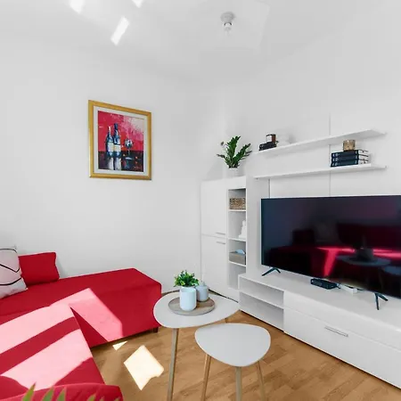 App 982 Apartman Rošini